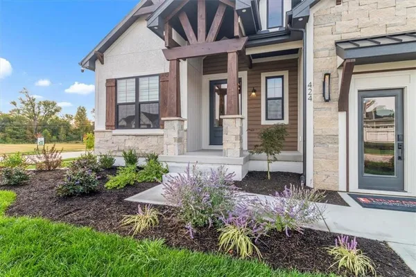 $795,000 | 424 Southeast Maxwell Drive, Blue Springs, MO 64014