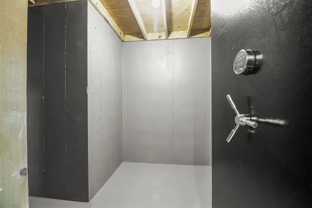 $795,000 | 424 Southeast Maxwell Drive, Blue Springs, MO 64014