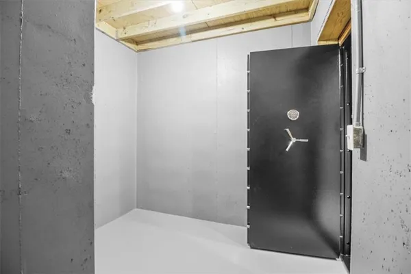 $795,000 | 424 Southeast Maxwell Drive, Blue Springs, MO 64014