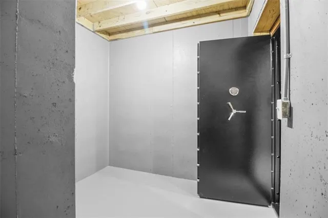 $795,000 | 424 Southeast Maxwell Drive, Blue Springs, MO 64014