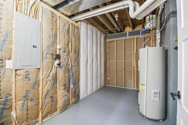 $795,000 | 424 Southeast Maxwell Drive, Blue Springs, MO 64014