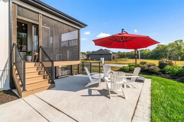 $795,000 | 424 Southeast Maxwell Drive, Blue Springs, MO 64014