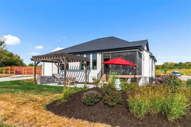 $795,000 | 424 Southeast Maxwell Drive, Blue Springs, MO 64014