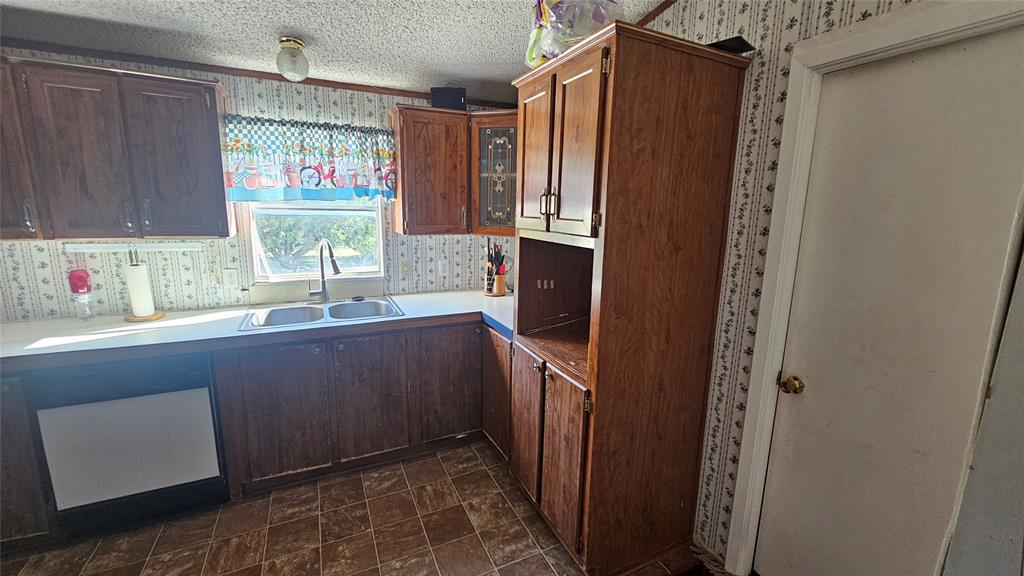 413 Lakeview Trail Weatherford, TX 76087 - Photo 14 of 40 a kitchen with stainless steel appliances granite countertop a refrigerator and a sink