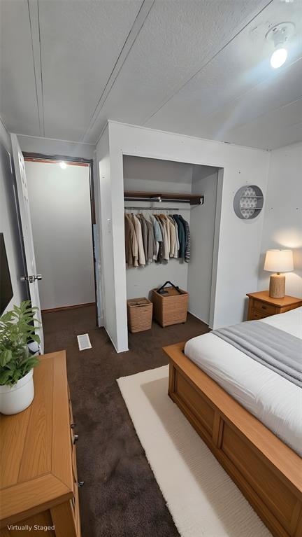 413 Lakeview Trail Weatherford, TX 76087 - Photo 31 of 40 a bedroom with a bed and a potted plant