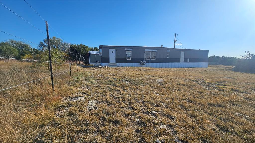 413 Lakeview Trail Weatherford, TX 76087 - Photo 38 of 40 a yard with a sink