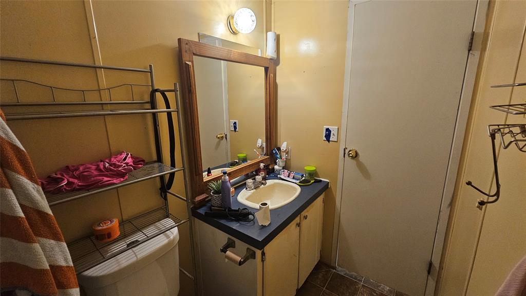 413 Lakeview Trail Weatherford, TX 76087 - Photo 8 of 40 a bathroom with a granite countertop sink and a mirror