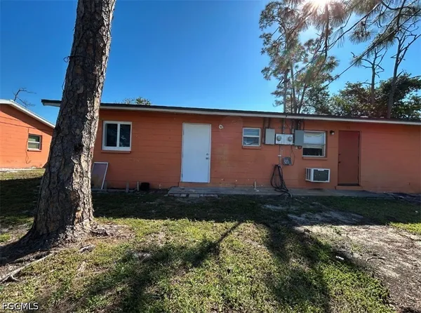 $1,250 | 5510-5512 Third Avenue, Fort Myers, FL 33907