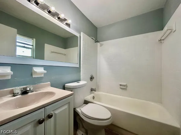 $1,250 | 5510-5512 Third Avenue, Fort Myers, FL 33907