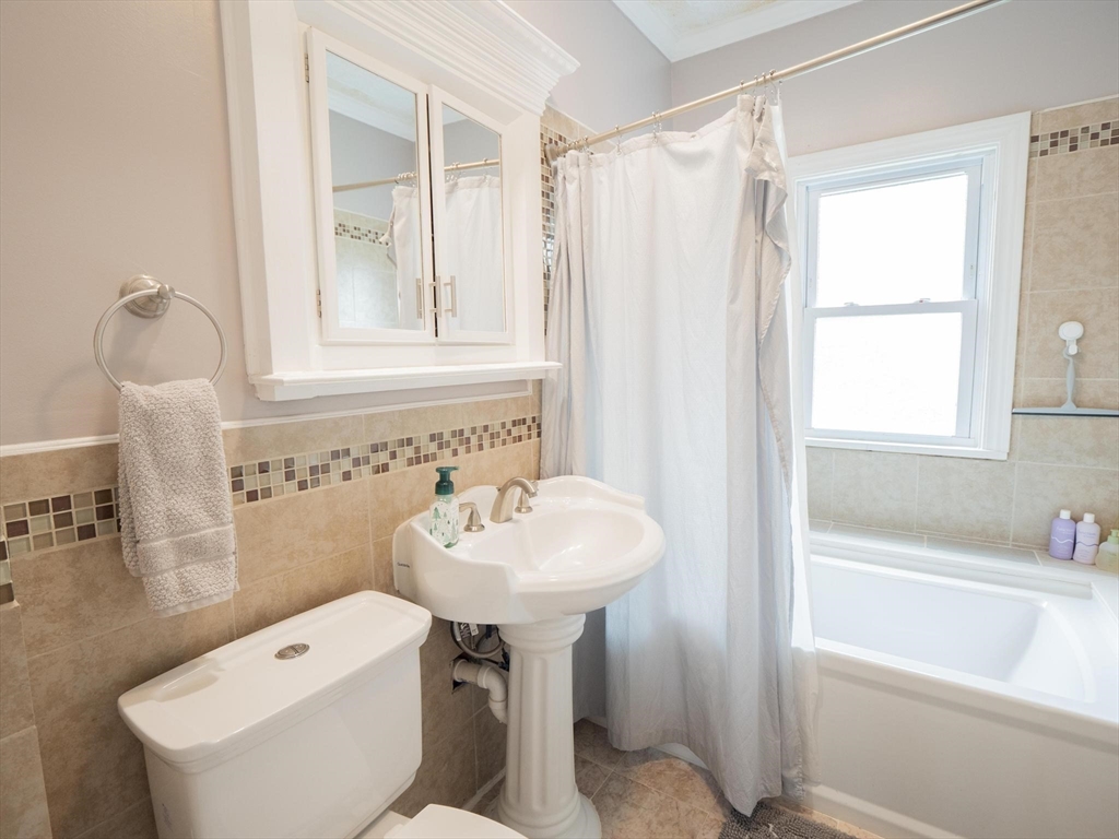 54 Hadley Street Lowell, MA 01851 - Photo 15 of 42