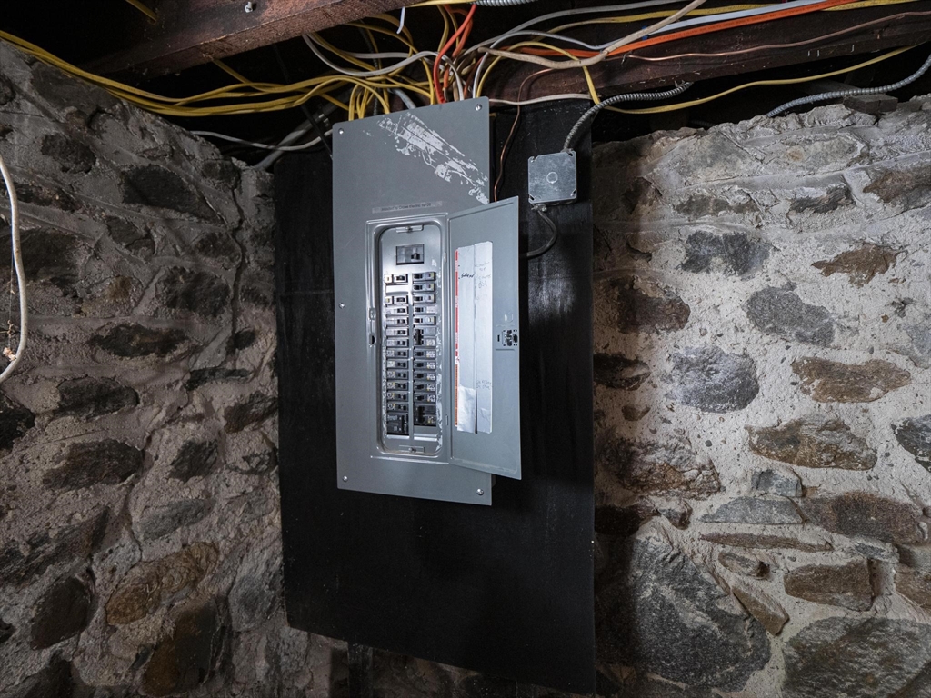 54 Hadley Street Lowell, MA 01851 - Photo 36 of 42