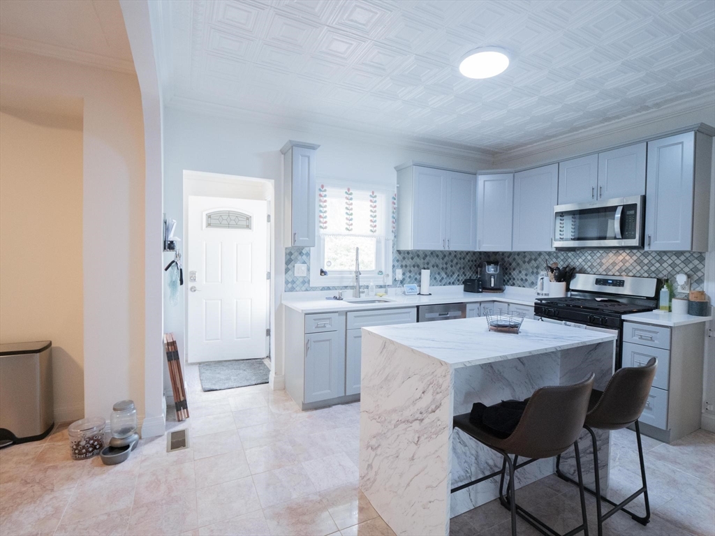 54 Hadley Street Lowell, MA 01851 - Photo 8 of 42