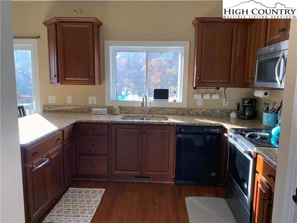 124 Willow Ridge Lane, Unit 124 Boone, NC 28607 - Photo 4 of 24 Gallery Image 4