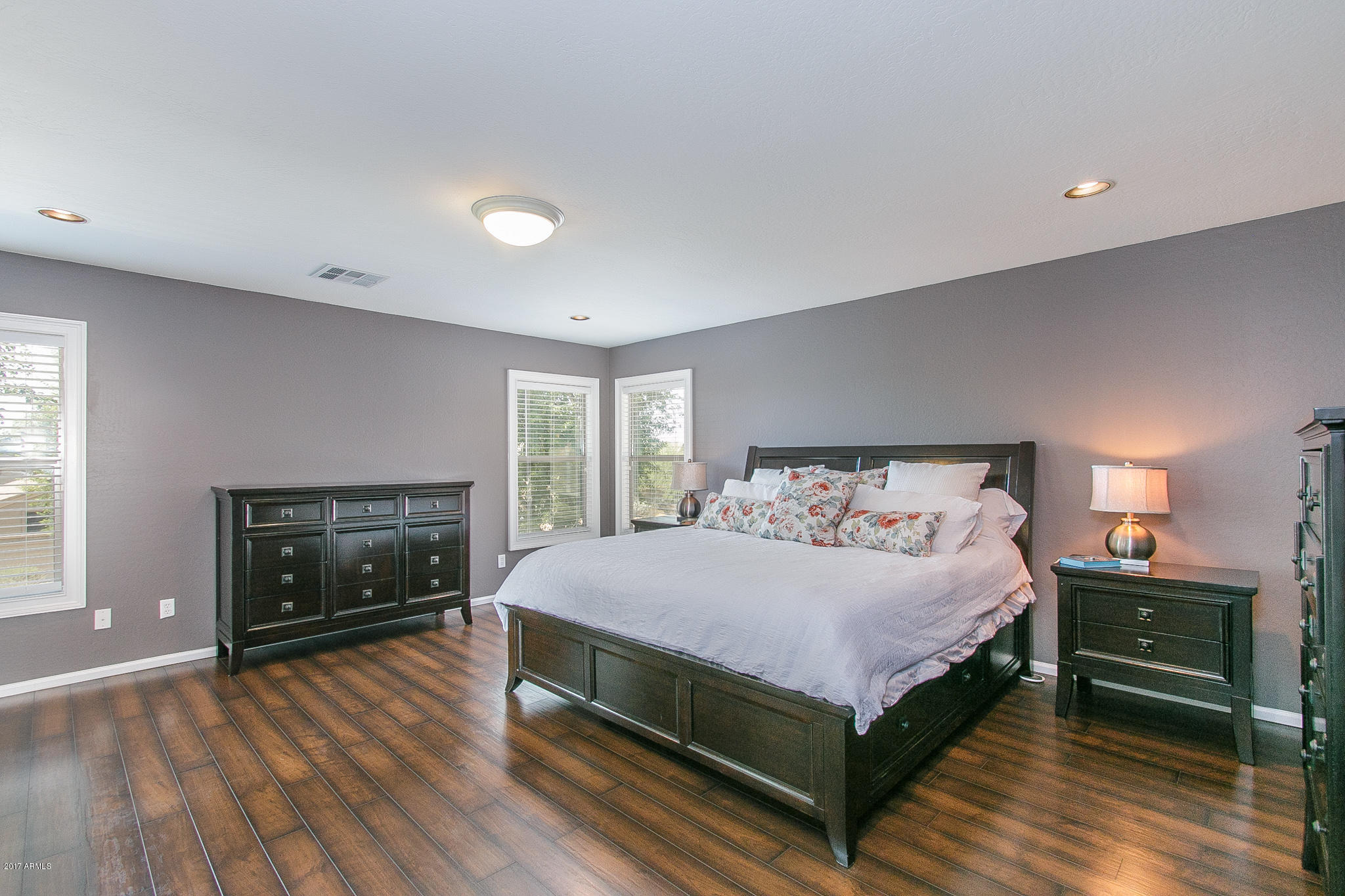 10923 West Elm Street Phoenix, AZ 85037 - Photo 14 of 37 14) MASTER UP