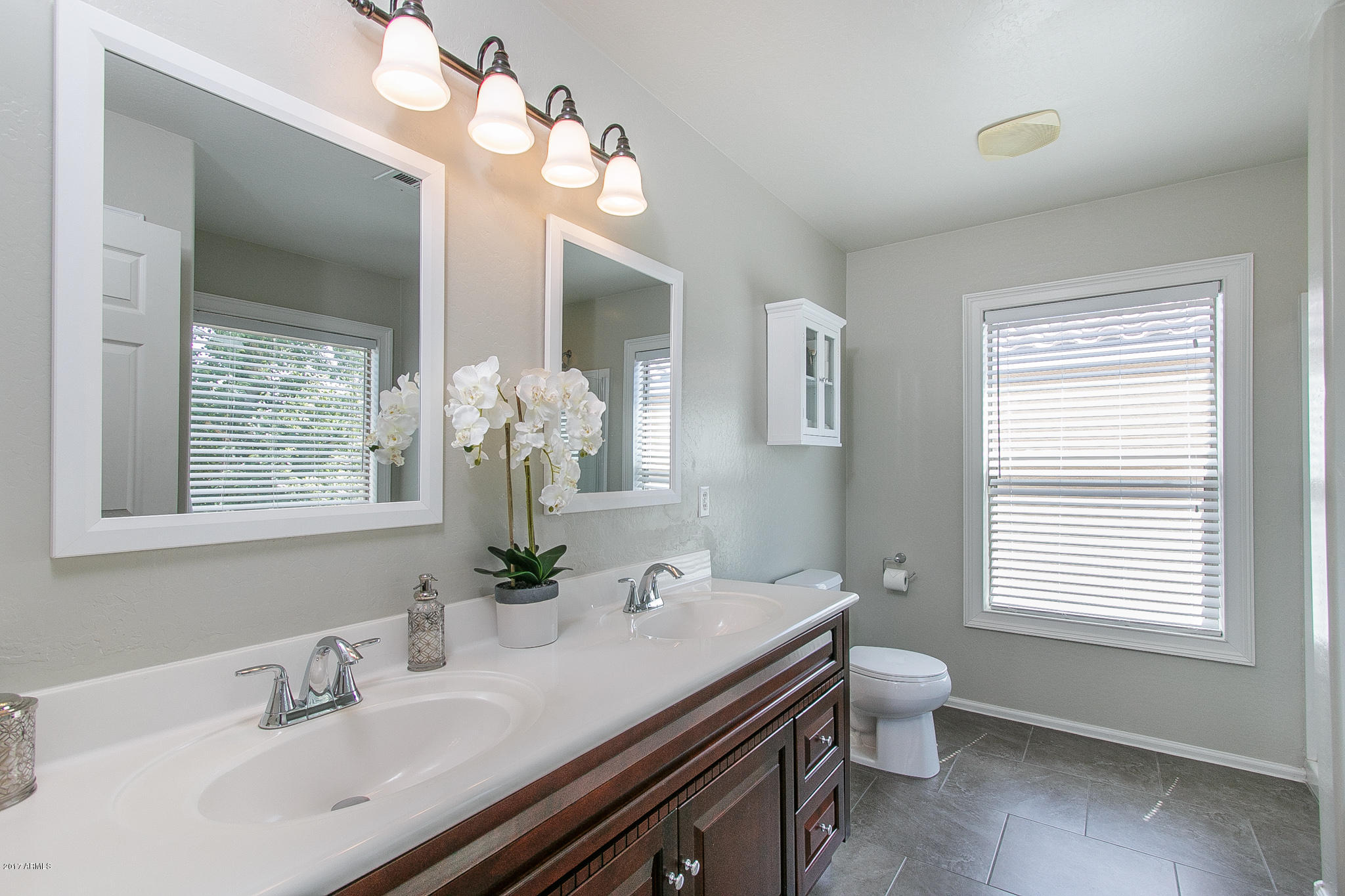10923 West Elm Street Phoenix, AZ 85037 - Photo 17 of 37 17) MASTER BATH