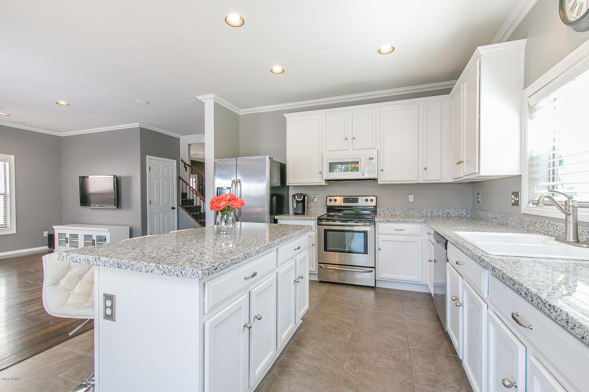 10923 West Elm Street Phoenix, AZ 85037 - Photo 4 of 37 4) KITCHEN
