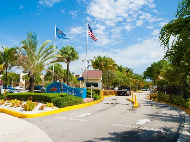 $2,000 | 13901 Southwest 90th Avenue, Unit E118, Miami, FL 33176