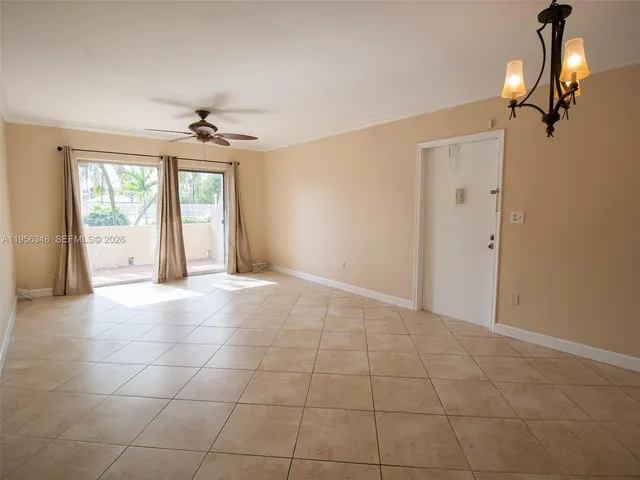 $2,000 | 13901 Southwest 90th Avenue, Unit E118, Miami, FL 33176