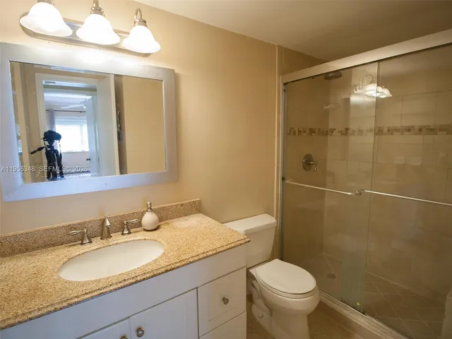 $2,000 | 13901 Southwest 90th Avenue, Unit E118, Miami, FL 33176