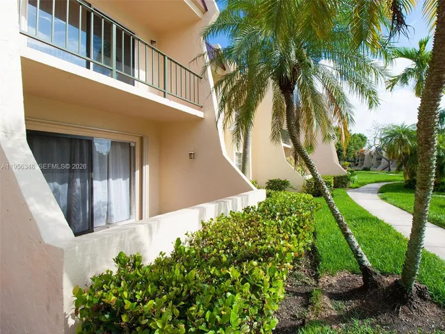 $2,000 | 13901 Southwest 90th Avenue, Unit E118, Miami, FL 33176