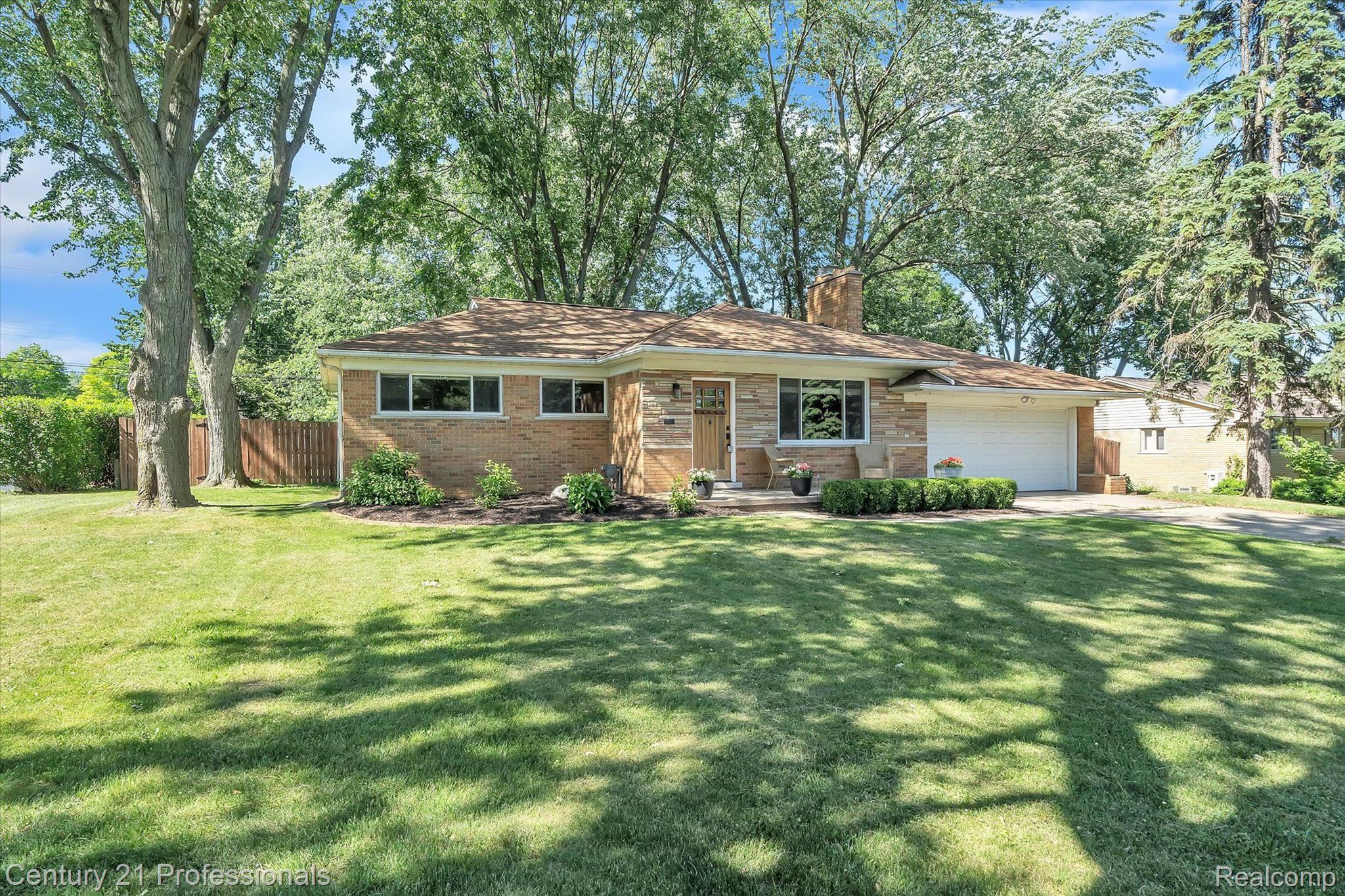 120 Windsor Road Rochester, MI 48307 - Photo 2 of 37 Gallery Image 2