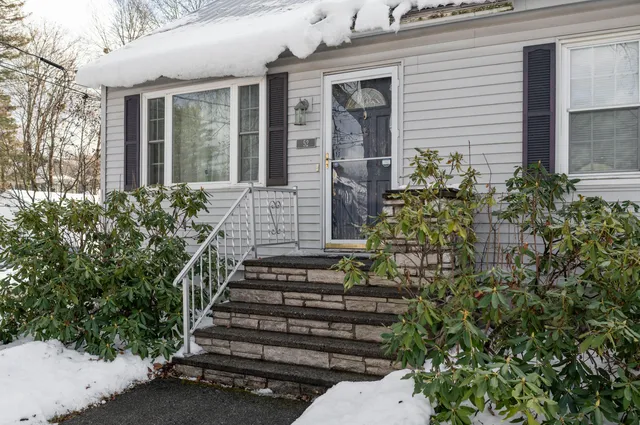 $259,900 | 52 Earle Avenue, Bangor, ME 04401