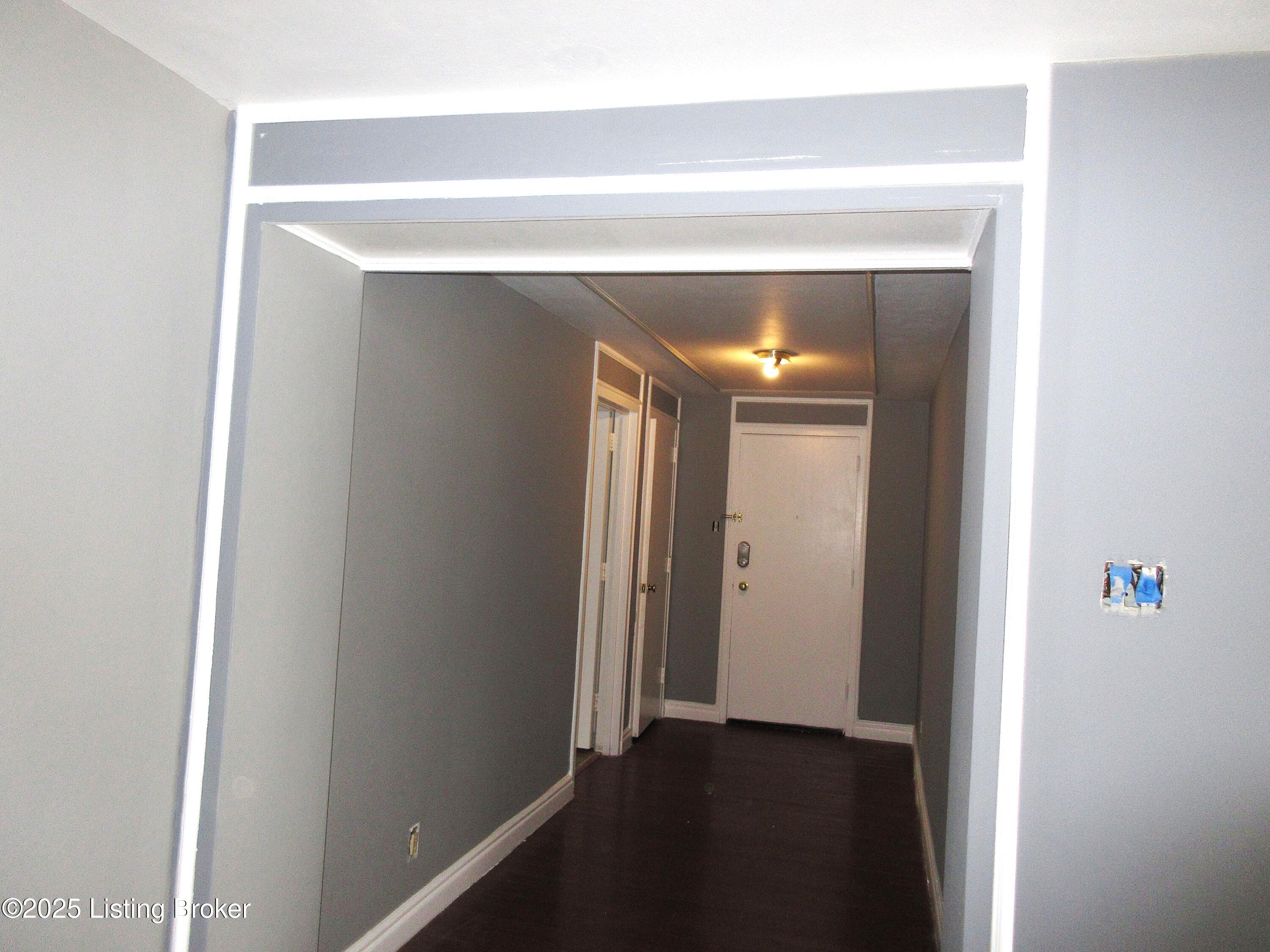 3320 Bardstown Road, Unit 31 Louisville, KY 40218 - Photo 7 of 18 hall way