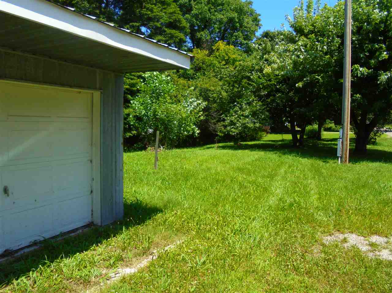 6331 Highway 65 Hazleton, IN 47640 - Photo 4 of 15