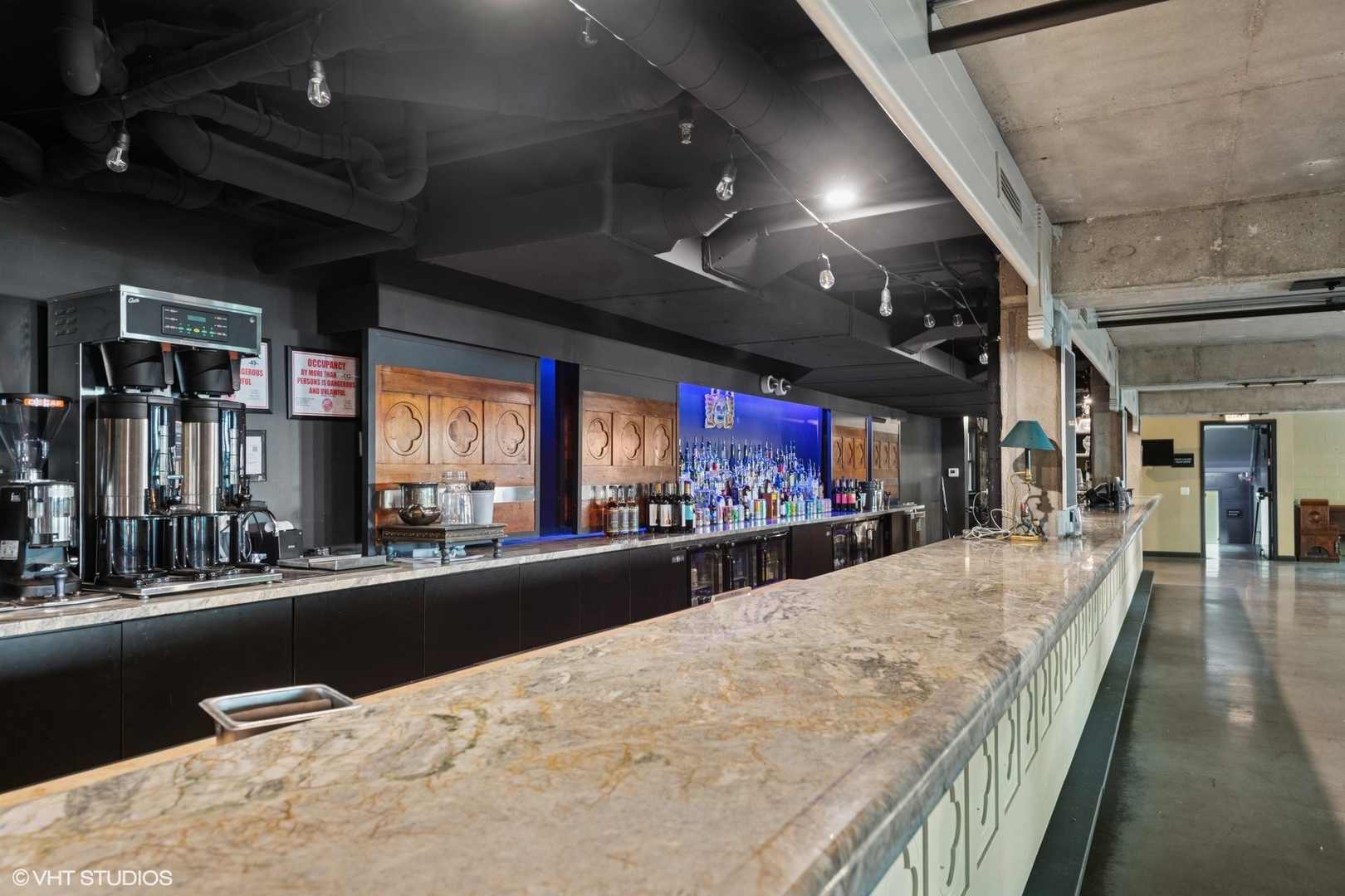 201 South Ashland Avenue Chicago, IL 60607 - Photo 13 of 41 a view of a living room with a tv