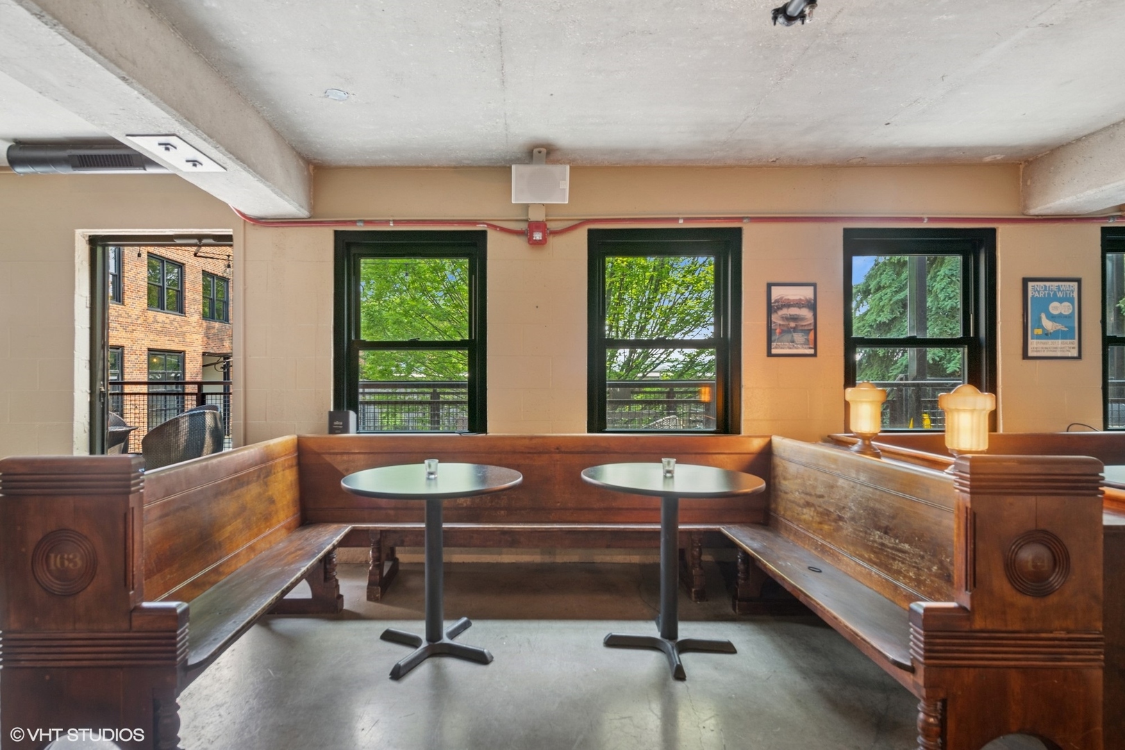 201 South Ashland Avenue Chicago, IL 60607 - Photo 16 of 41 a room with furniture and windows