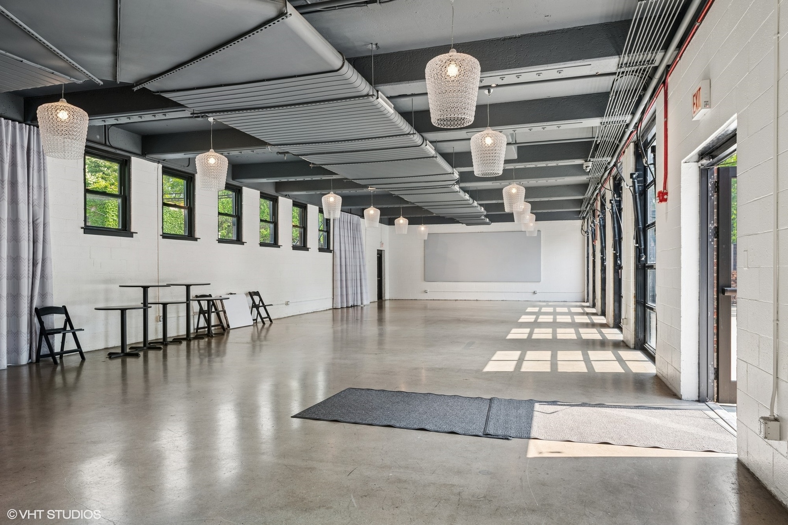 201 South Ashland Avenue Chicago, IL 60607 - Photo 18 of 41 a lobby with furniture and wooden floor