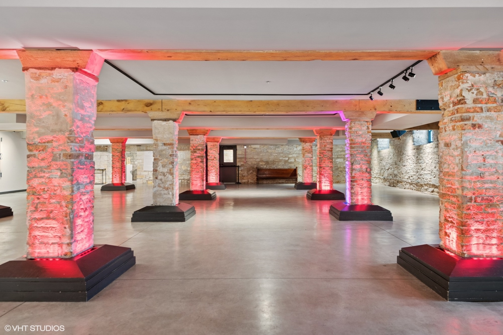 201 South Ashland Avenue Chicago, IL 60607 - Photo 31 of 41 a lobby with furniture and floor to ceiling window