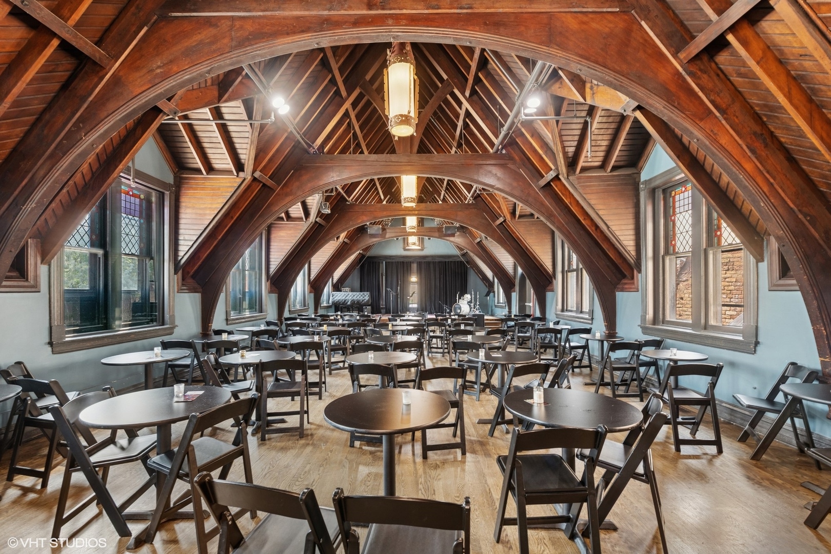 201 South Ashland Avenue Chicago, IL 60607 - Photo 35 of 41 a view of a chairs and table in the balcony