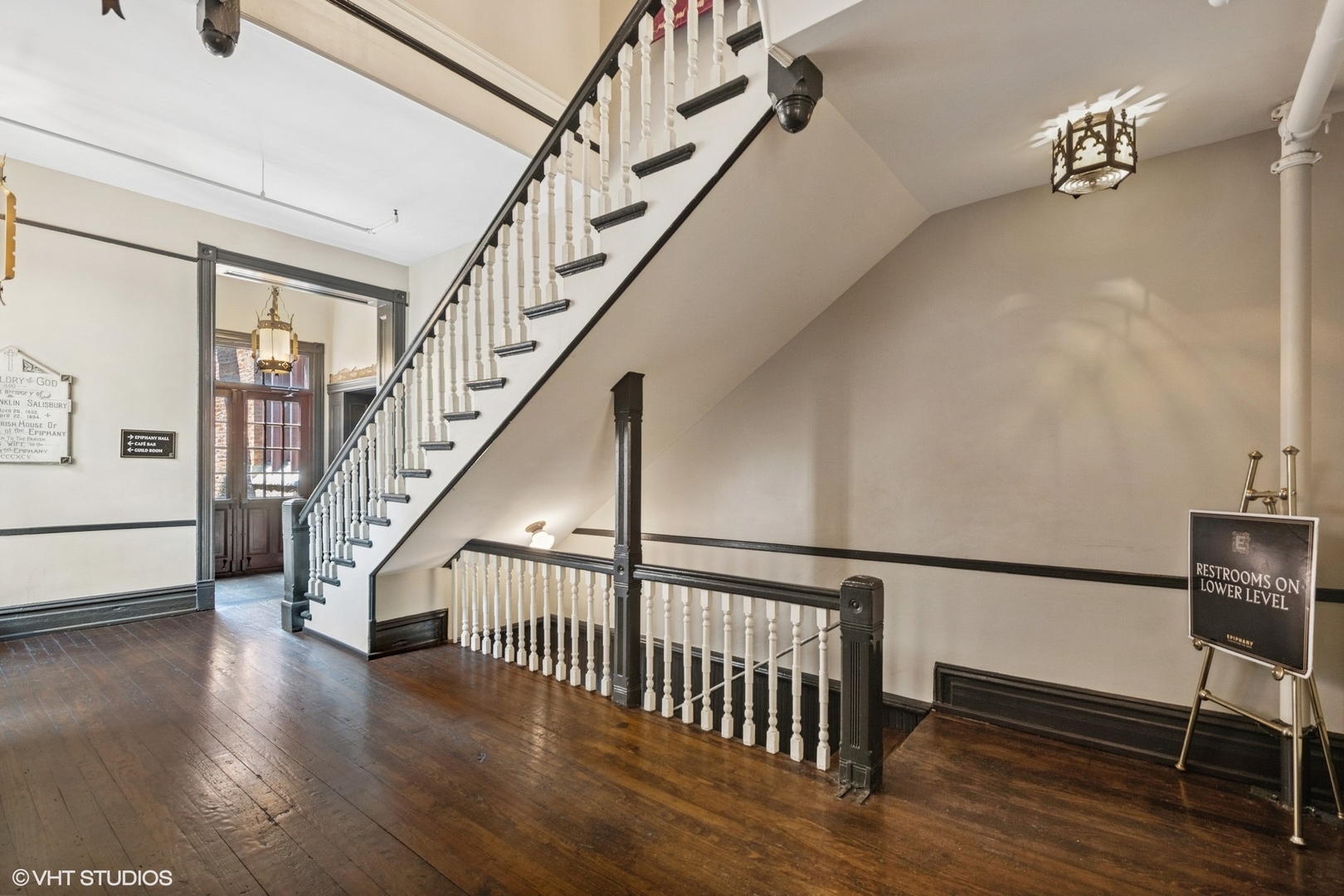 201 South Ashland Avenue Chicago, IL 60607 - Photo 40 of 41 a view of entryway with wooden floor