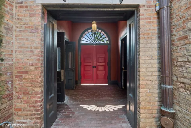 $9,995,000 | 201 South Ashland Avenue, Chicago, IL 60607