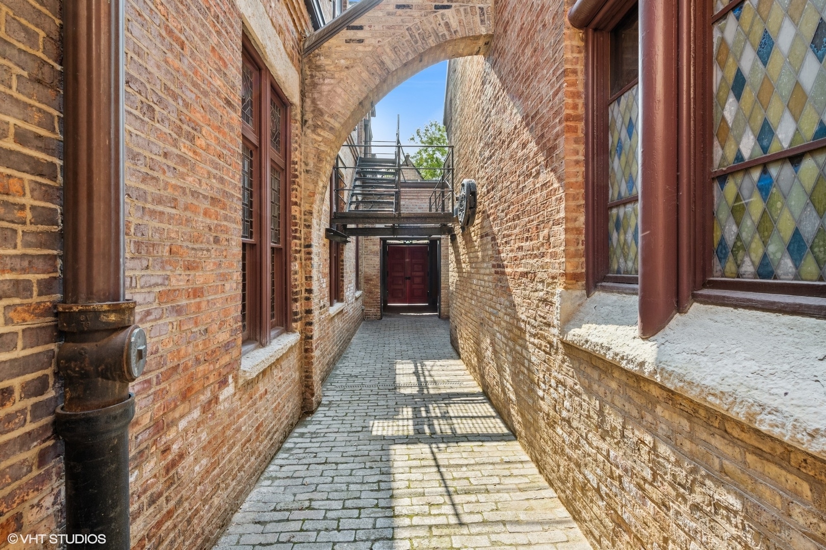 201 South Ashland Avenue Chicago, IL 60607 - Photo 7 of 41 a view of a pathway both side of building