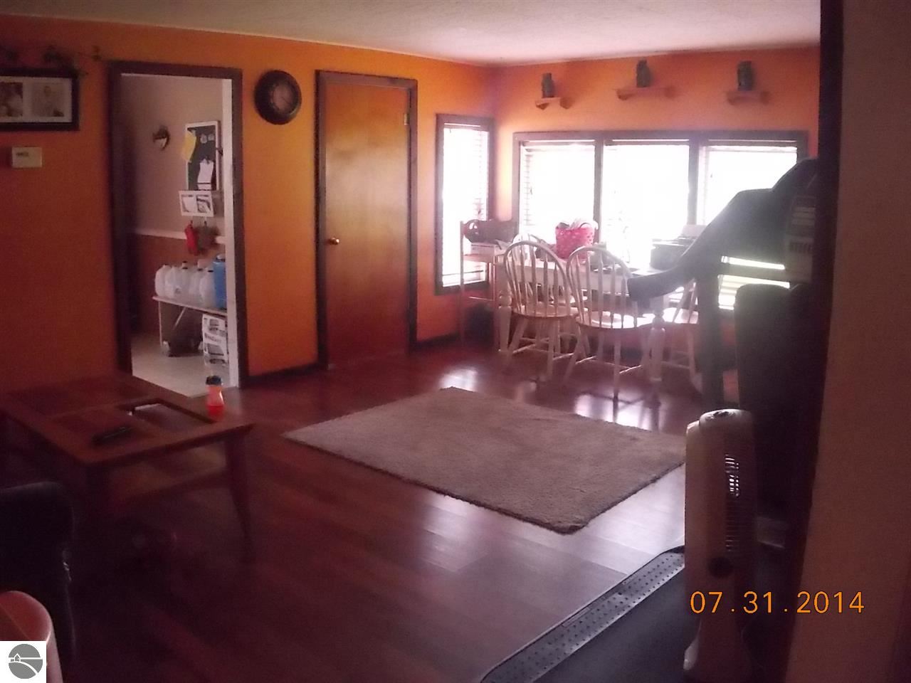 5883 South Huron Road Pinconning, MI 48650 - Photo 2 of 17 1809337-1.JPG