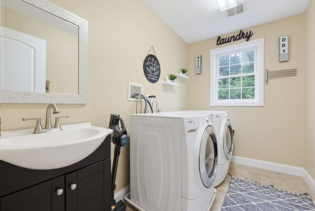 90 Huntsbridge Road North Attleboro, MA 02760 - Photo 34 of 40