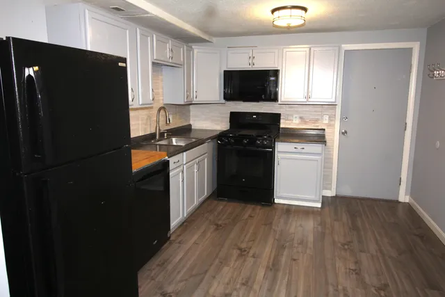 $324,900 | 11 Tiffany Road, Unit # 1, Salem, NH 03079