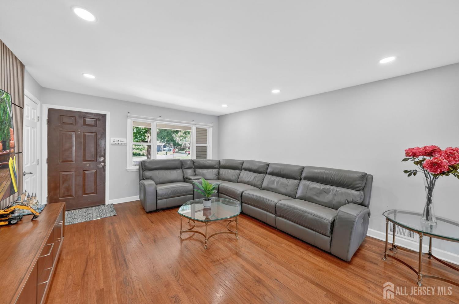 59 Eden Avenue Edison, NJ 08817 - Photo 9 of 45
