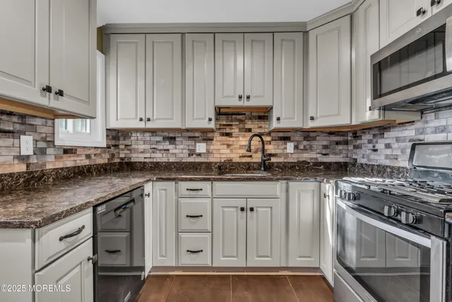 $450,000 | 19 Helene Court, Tinton Falls, NJ 07724