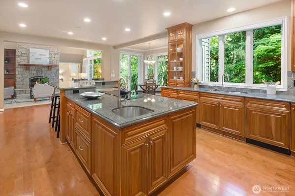 $4,650,000 | 13695 Northeast 32nd Place, Bellevue, WA 98005