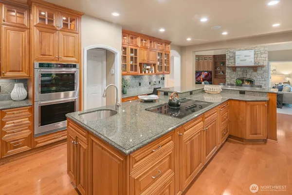 $4,650,000 | 13695 Northeast 32nd Place, Bellevue, WA 98005