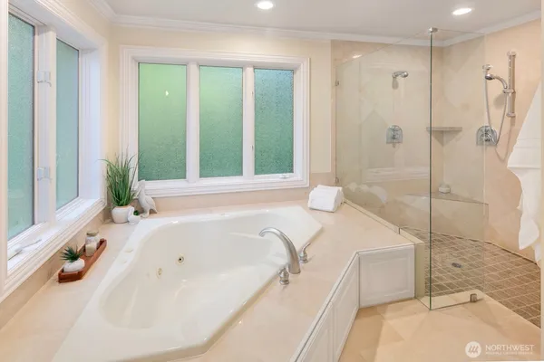 $4,650,000 | 13695 Northeast 32nd Place, Bellevue, WA 98005