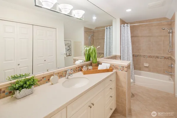 $4,650,000 | 13695 Northeast 32nd Place, Bellevue, WA 98005