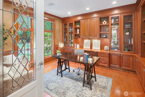 $4,650,000 | 13695 Northeast 32nd Place, Bellevue, WA 98005