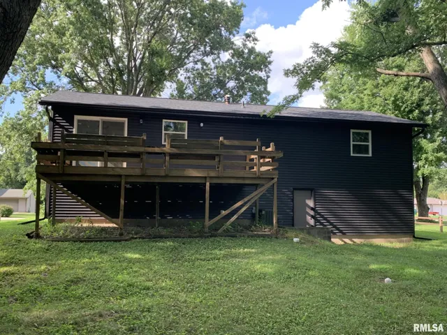 $290,000 | 142 Lakeland Drive, Galesburg, IL 61401