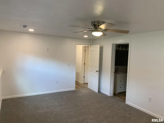 $290,000 | 142 Lakeland Drive, Galesburg, IL 61401