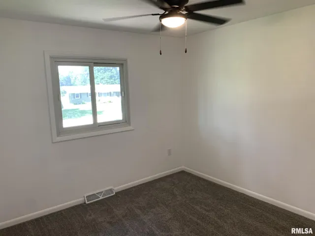 $290,000 | 142 Lakeland Drive, Galesburg, IL 61401