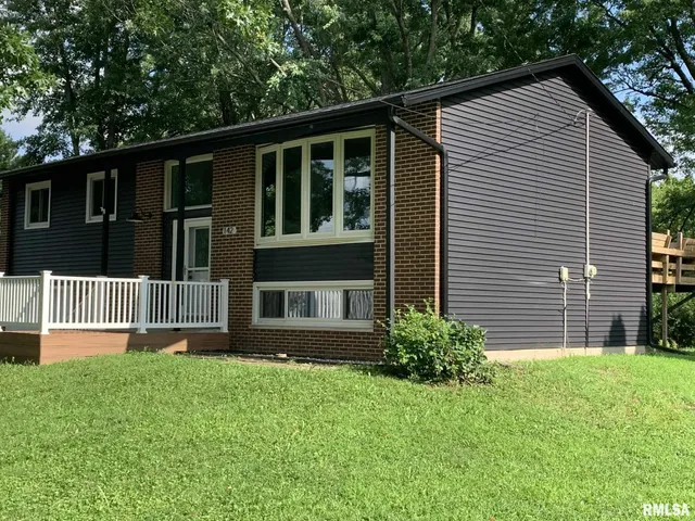 $290,000 | 142 Lakeland Drive, Galesburg, IL 61401